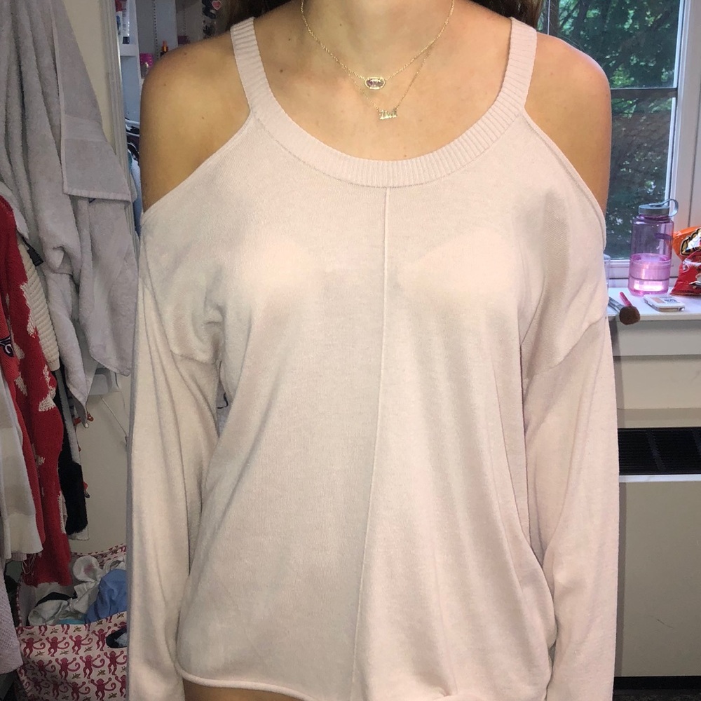 Terre Jacobs light pink sweater
